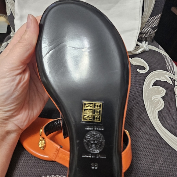 Versace orange leather sandals, flip-flop style. Never used,size 38 - Picture 4 of 11